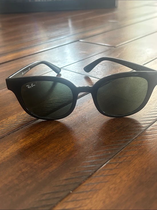 Ray-Ban Black Frame with Green Lenses Sunglasses